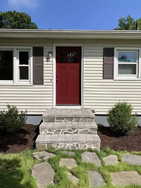 17 John St, Easthampton, MA 01027 photo 4