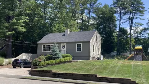 909 Main St, Lynnfield, MA 01940