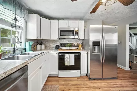 240 El Paso St, Springfield, MA 01104 photo 3