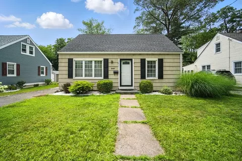 240 El Paso St, Springfield, MA 01104