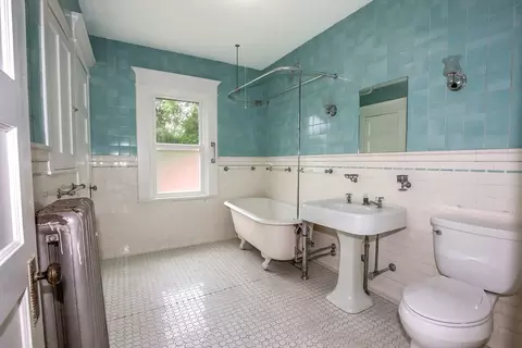 Bath - 244 Springfield St, Springfield, MA 01107 photo 3 of 4