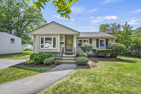 45 Sussex Ln, Worcester, MA 01602