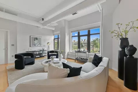 210 South St #2-4, Boston, MA 02111