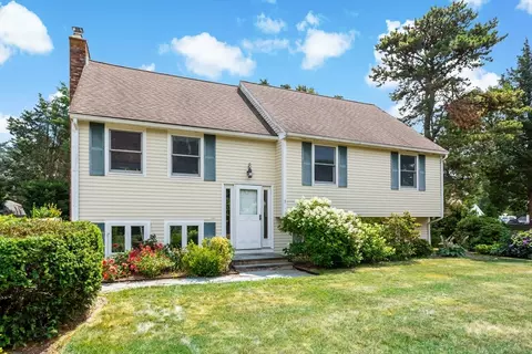 3 Waterside Dr, Falmouth, MA 02556