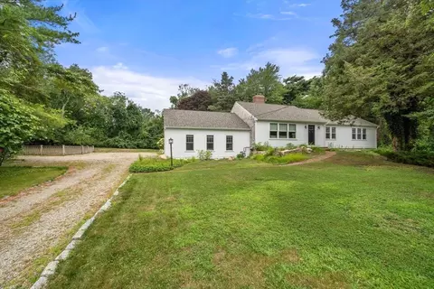 15 Thorwald Pl, Yarmouth, MA 02675