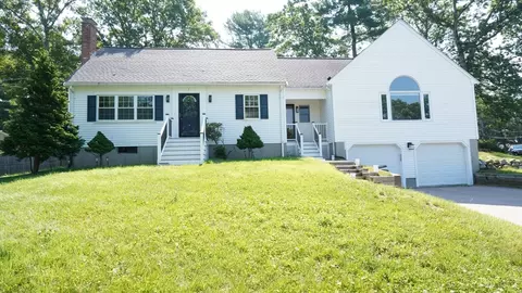 7 Acorn Pl, Franklin, MA 02038