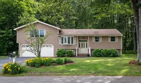 5 Carriage Dr, Chelmsford, MA 01824