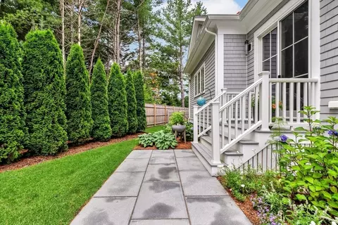 14 Willow Cir, Mashpee, MA 02649 photo 11