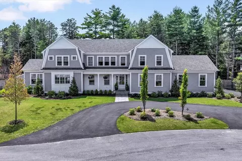 14 Willow Cir, Mashpee, MA 02649