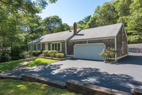 35 Sharon Cir, Osterville, MA 02655