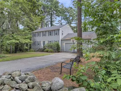 8 Essex St, Mansfield, MA 02048