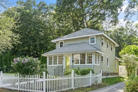 12 Romola Rd, Worcester, MA 01605