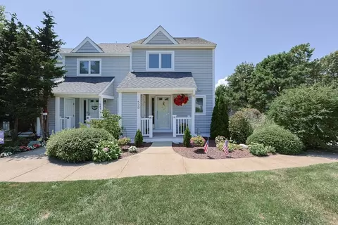 539 White Cliff Dr #END, Plymouth, MA 02360