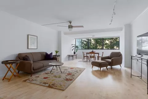 6 Whittier Pl #7E, Boston, MA 02114