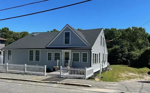 35 Locust St, Wareham, MA 02532