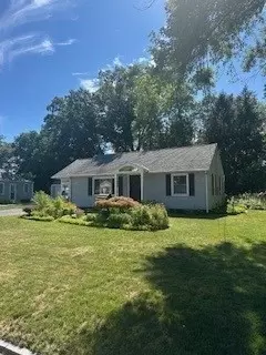 58 Maebeth St, Springfield, MA 01119 photo 3