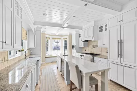 5 Callahan Pl, Hingham, MA 02043 photo 2