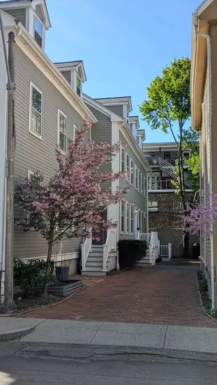 26 White Pl #3, Brookline, MA 02445