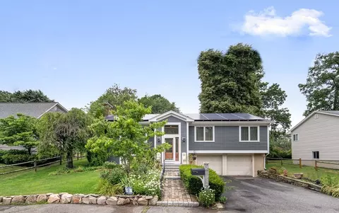 156 Woodbine Cir, Needham, MA 02492