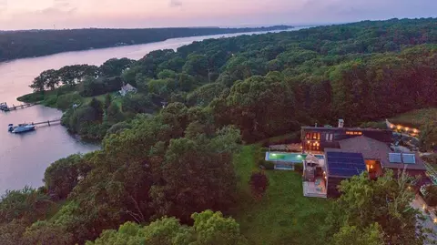 400 Barnes Rd, Oak Bluffs, MA 02557