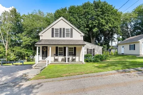26 Benjamin St, Groveland, MA 01834