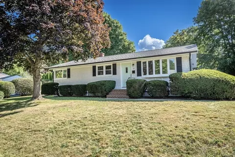 17 Hamlet St, Fairhaven, MA 02719