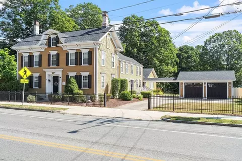 55 W Main St, Georgetown, MA 01833 photo 2
