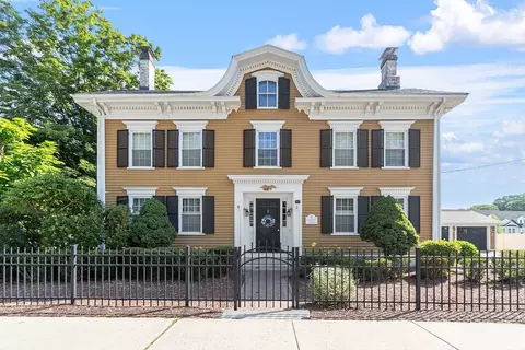 55 W Main St, Georgetown, MA 01833