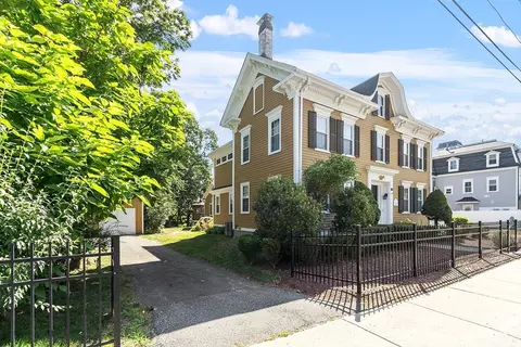 55 W Main St, Georgetown, MA 01833 photo 3