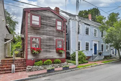11 Boardman St, Newburyport, MA 01950