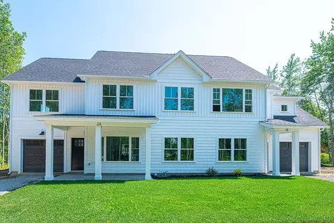10 Clover Cir #B, Salisbury, MA 01952