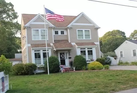 64 Oak St, Teaticket, MA 02536
