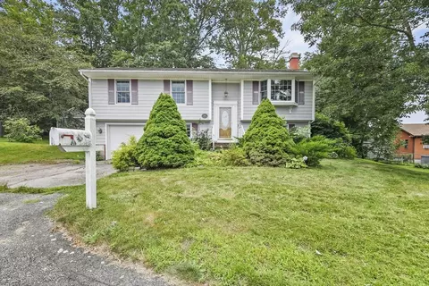 2 Bradley Ct, Fall River, MA 02720