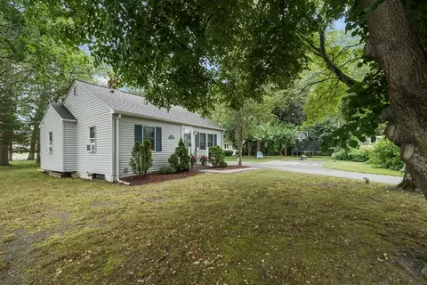 4 Mott Dr, Attleboro, MA 02703 photo 3