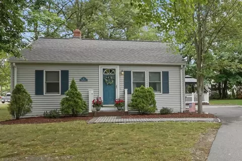 4 Mott Dr, Attleboro, MA 02703