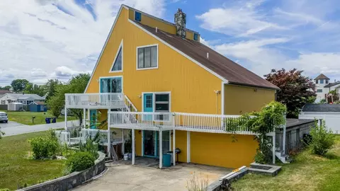 25 Seaview Ter, New Bedford, MA 02744