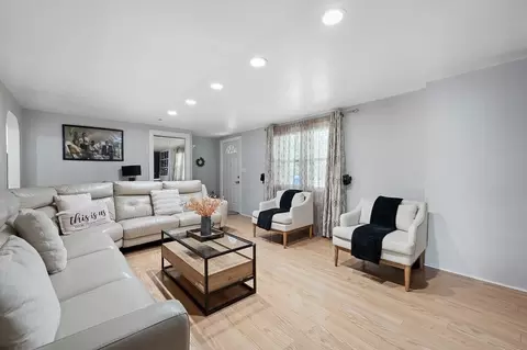 11 Savoy St, Worcester, MA 01607 photo 4