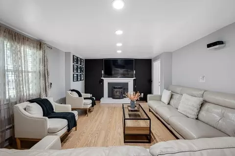 11 Savoy St, Worcester, MA 01607 photo 5