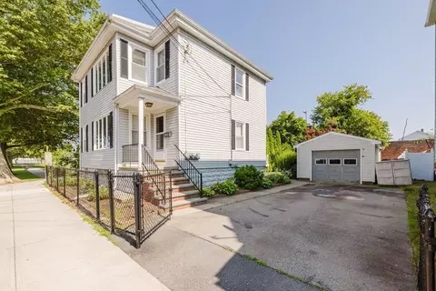 1004 Slade St, Fall River, MA 02724
