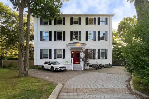26 Grovenor Rd #1, Jamaica Plain, MA 02130