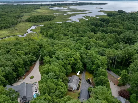 7 Holly Pond Rd, Marion, MA 02738