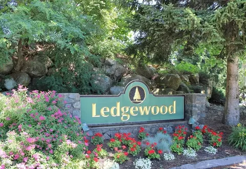 8 Ledgewood Way #17, Peabody, MA 01960