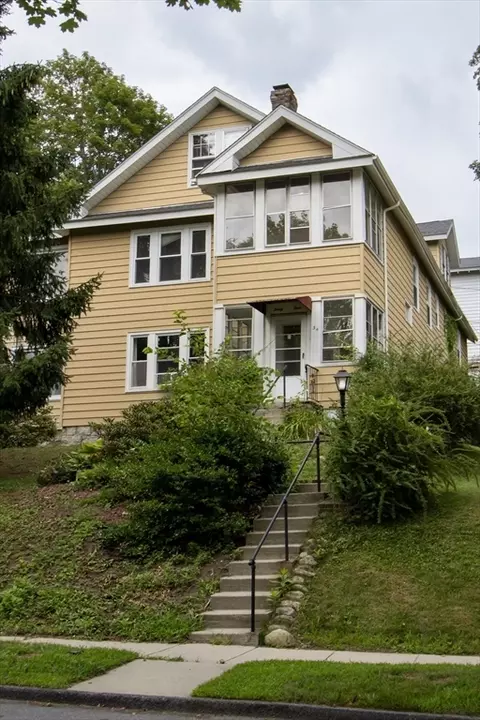 34 Morningside Rd, Worcester, MA 01602