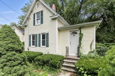 39 Kings Ln, Springfield, MA 01109