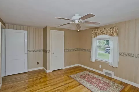 Bedroom - 54 Mohawk Dr, Springfield, MA 01129 photo 3 of 10