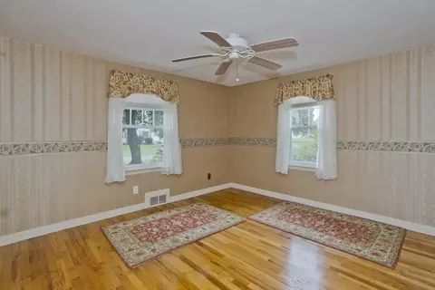 Bedroom - 54 Mohawk Dr, Springfield, MA 01129 photo 2 of 10