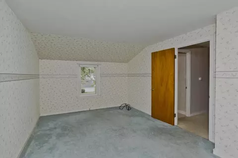 Bedroom - 54 Mohawk Dr, Springfield, MA 01129 photo 7 of 10