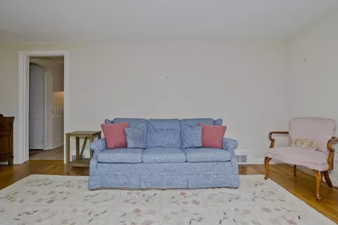 Living - 54 Mohawk Dr, Springfield, MA 01129 photo 2 of 4