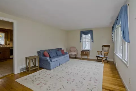 Living - 54 Mohawk Dr, Springfield, MA 01129 photo 4 of 4
