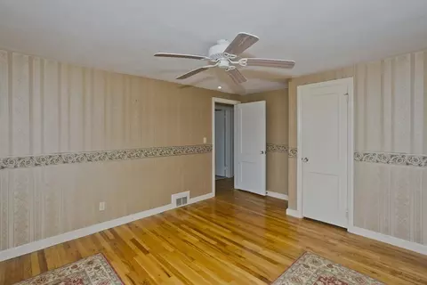 Bedroom - 54 Mohawk Dr, Springfield, MA 01129 photo 4 of 10